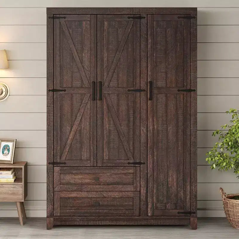 Armoire-penderie style ferme AMERLIFE 47 avec 3 portes, 2 tiroirs, barre de suspension et étagères réglables, organiseur de placard autoportant