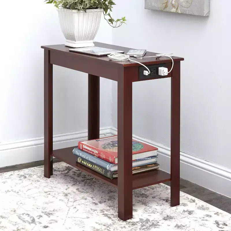 Table d'appoint étroite The Lakeside Collection avec station de recharge - Ports USB et prises -