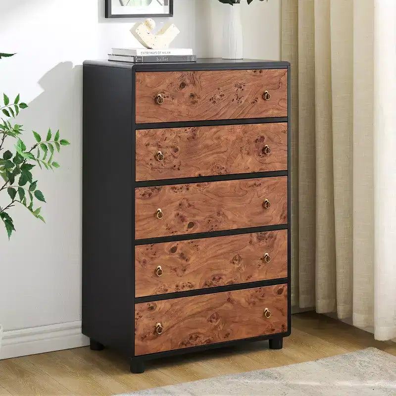 Commode moderne à 5 tiroirs, 117 cm de haut, en bois vertical avec design incurvé et poignées rondes vintage, chêne naturel pour chambre et salon