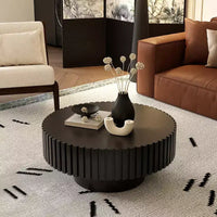 Table basse ronde avec relief artisanal en forme d'olive et piètement robuste à colonne