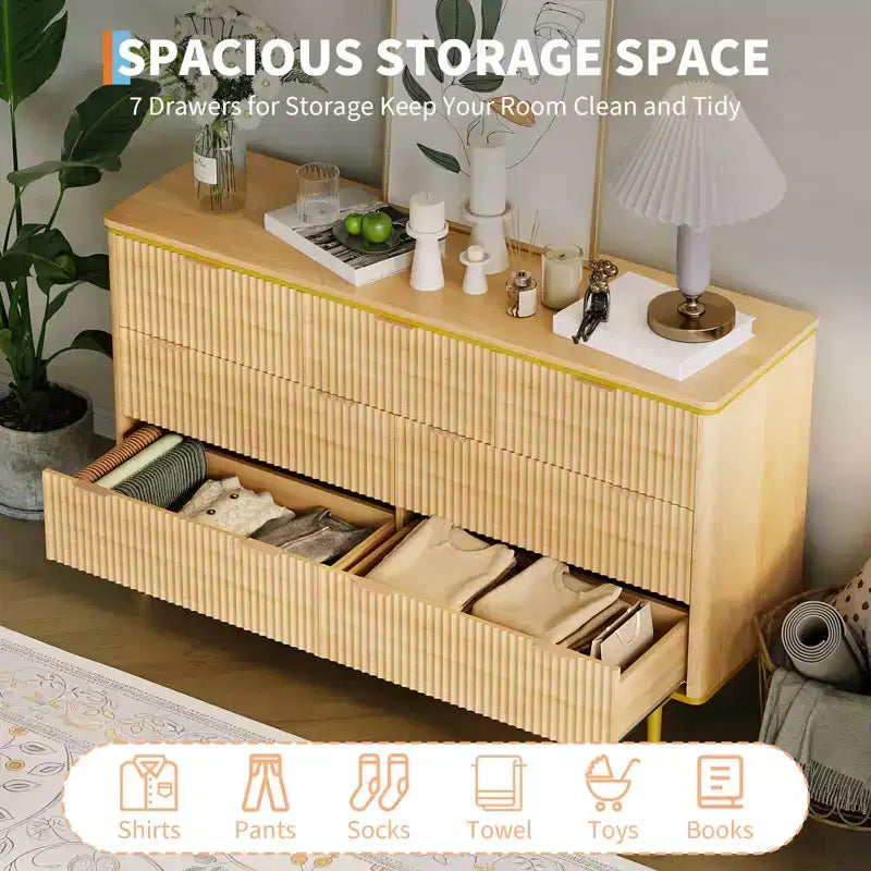 COZONY commode 7 tiroirs cannelée large 54, meuble de rangement moderne en bois au design incurvé et poignées métalliques pour chambre salon