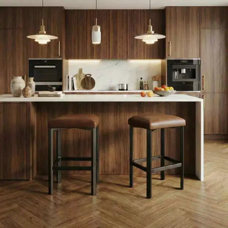Lot de 2 tabourets de bar Coolmee de 61 cm, chaises de cuisine en cuir PU avec 2 tabourets de bar rembourrés épais à hauteur de comptoir, base en métal robuste, assemblage facile