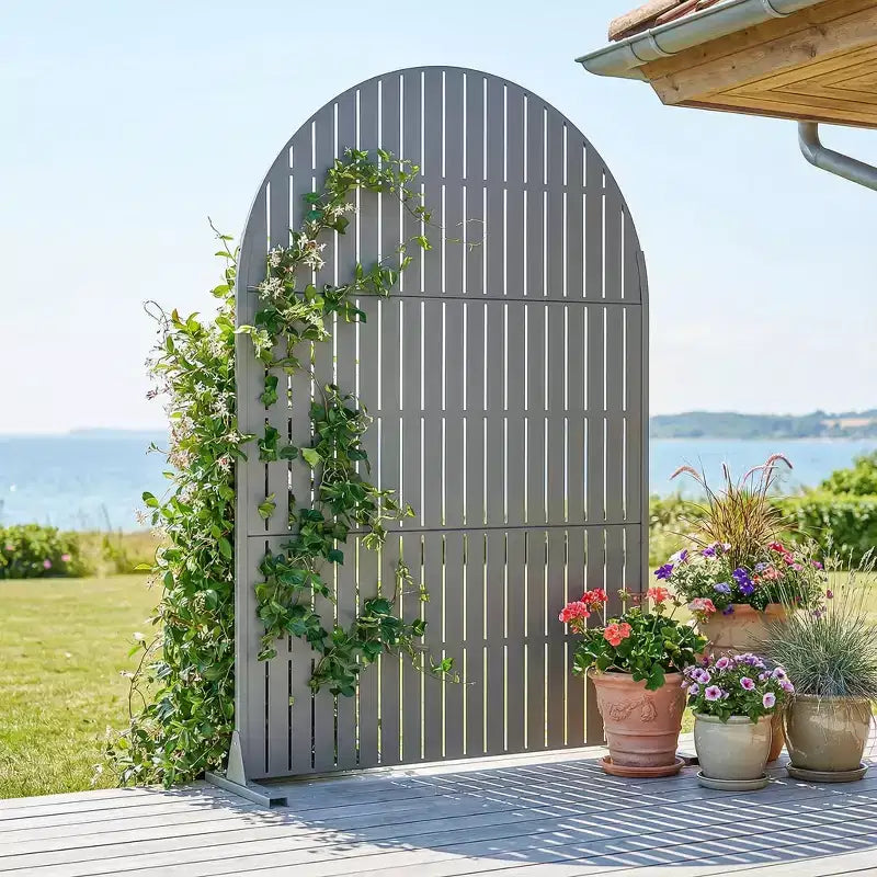 Panneaux de clôture autoportants Dovelina 72H x 47W en métal arqué pour extérieur, gris clair/marron, pour jardin, patio, terrasse, cour