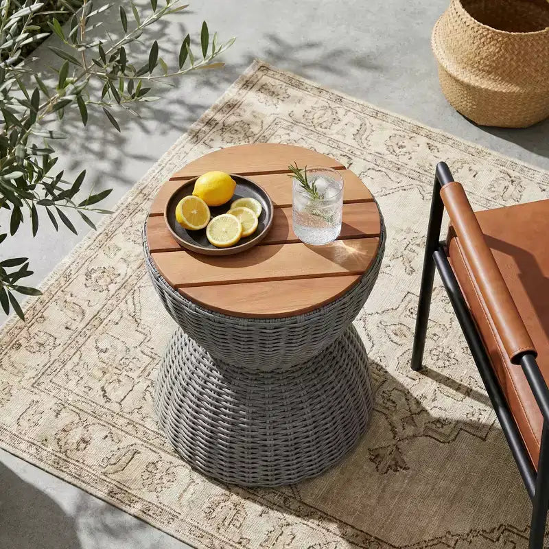 Christopher Knight Home Somchai Table d'appoint de patio moderne en bois d'acacia avec base en sablier en résine tressée et plateau rond à lattes