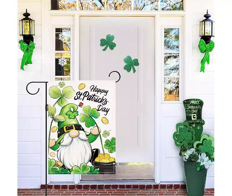 Lomsoe Happy St Patricks Day Drapeau de jardin gnome, drapeau de cour trèfle, décor extérieur de cour de ferme, cadeau de la Saint-Patrick, simple face 12x18 pouces