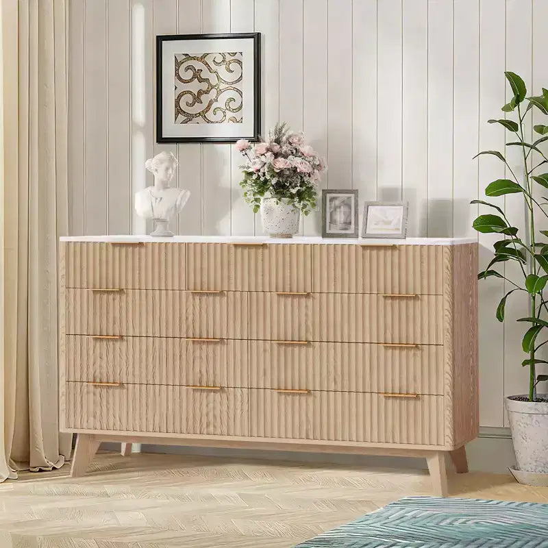 Commode COZONY 54 po de large à 9 tiroirs, coffre moderne en bois avec motif ondulé cannelé et poignées métalliques