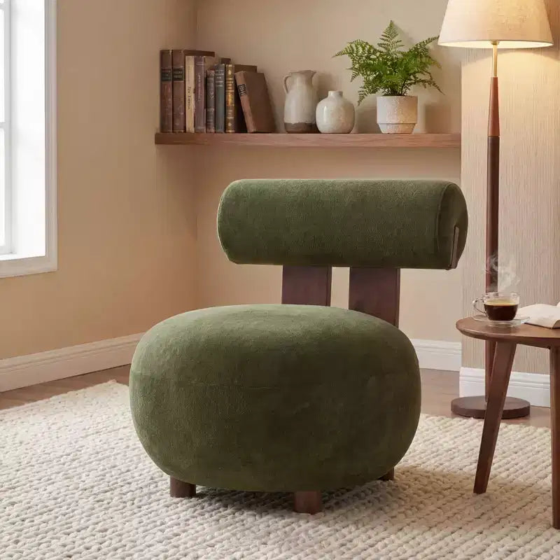 Fauteuil d'appoint sculptural en velours rembourré sur bois d'hévéa Christopher Knight Home Chariya avec dossier cylindrique