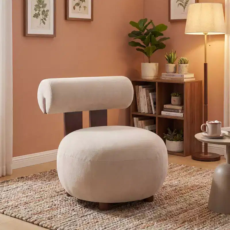 Fauteuil d'appoint sculptural en velours rembourré sur bois d'hévéa Christopher Knight Home Chariya avec dossier cylindrique