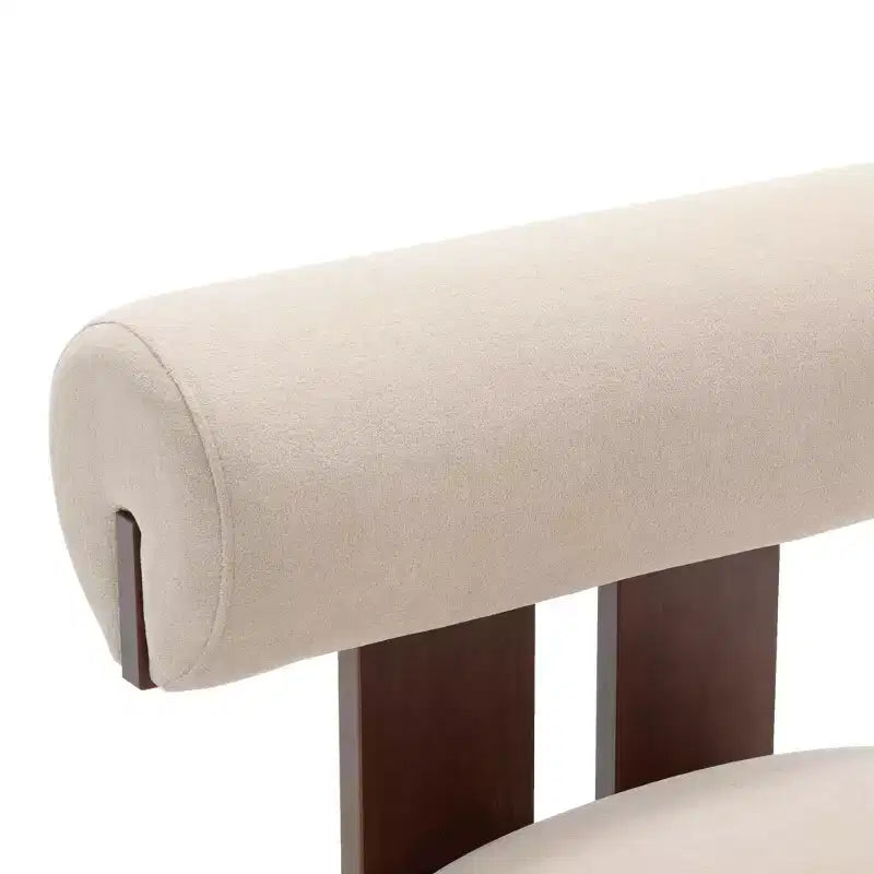 Fauteuil d'appoint sculptural en velours rembourré sur bois d'hévéa Christopher Knight Home Chariya avec dossier cylindrique