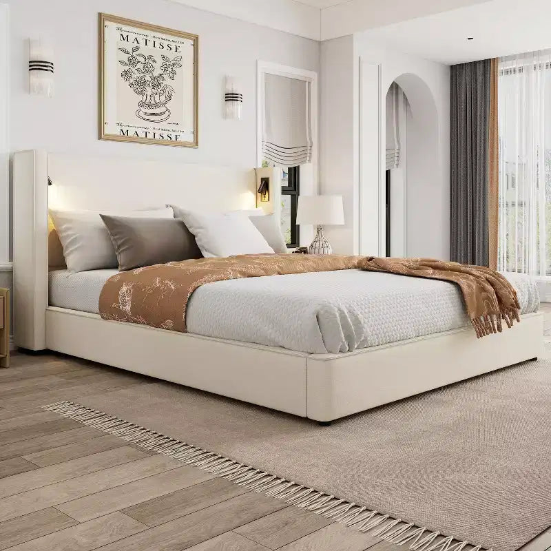 Christopher Knight Home Kanya - Cadre de lit moderne en bois tapissé en lin avec haute tête de lit à oreilles, lampe et port USB