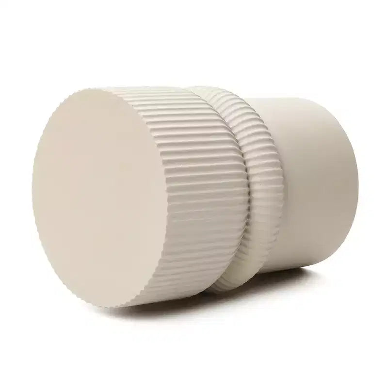 LuxenHome Table d'appoint extérieure cannelée 18, tables d'appoint rondes modernes beige, petite table d'accent sculpturale pour jardin, porche