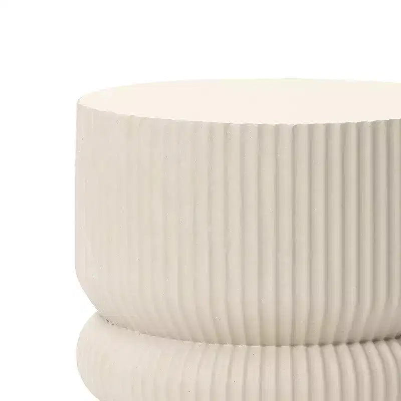 LuxenHome Table d'appoint extérieure cannelée 18, tables d'appoint rondes modernes beige, petite table d'accent sculpturale pour jardin, porche
