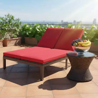 Gymax Chaise longue extérieure en rotin 2 places, lit de jour double en résine tressée inclinable avec dossier réglable 5 positions, roues et coussin moelleux, blanc cassé/rouge