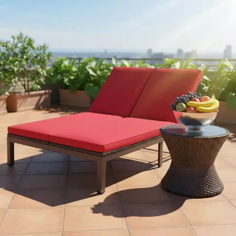 Gymax Chaise longue extérieure en rotin 2 places, lit de jour double en résine tressée inclinable avec dossier réglable 5 positions, roues et coussin moelleux, blanc cassé/rouge