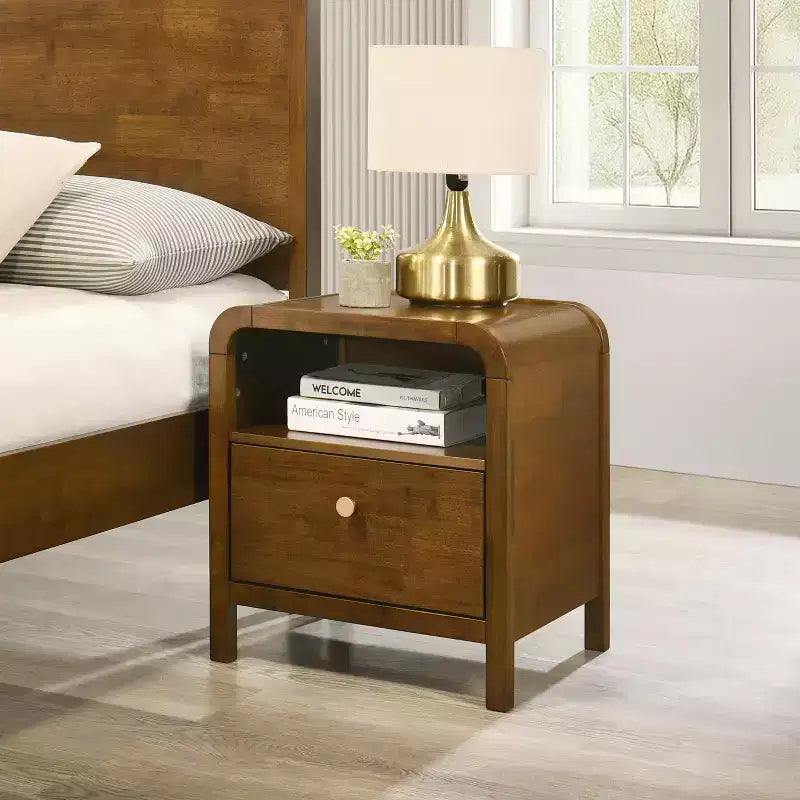 Ensemble de chambre Roundhill Furniture Eldren en bois, lit plateforme avec commode, miroir et table de chevet, finition noyer