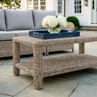 Table basse de patio intérieur-extérieur Martha Stewart Lily Pond avec étagère de rangement inférieure en osier de rotin gris patiné