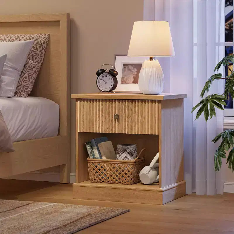 Table de chevet cannelée moderne du milieu du siècle avec tiroir, table de chevet peu encombrante avec rangement, idéale pour chambre ou salon