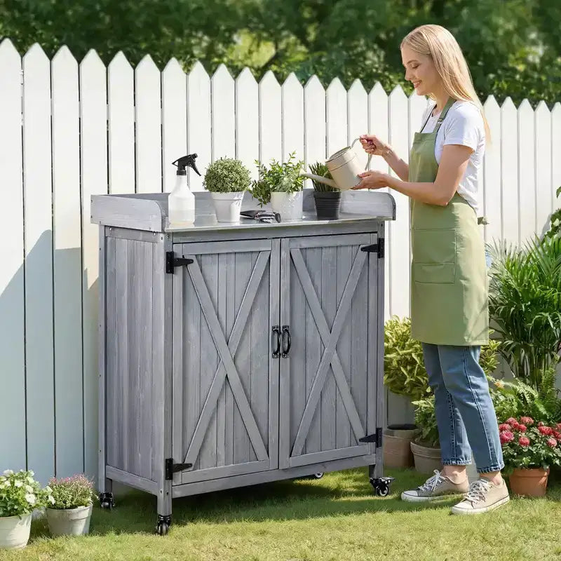 VEVOR Table de rempotage, meuble de rangement d'extérieur en bois avec plateau en fer galvanisé de 91 x 41 cm, grand espace de rangement, 4 roulettes, gris