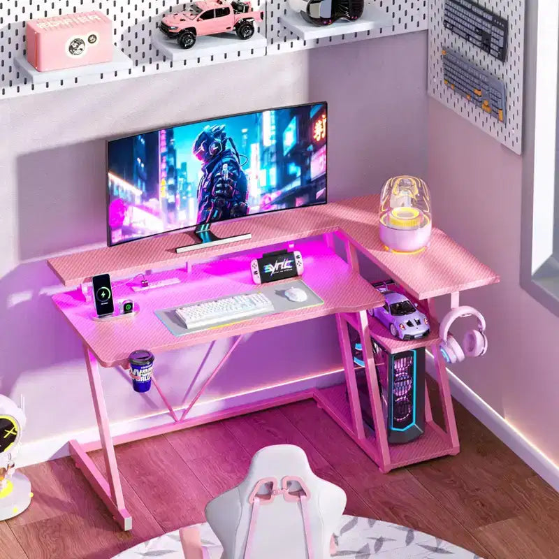Bureau gaming en forme de L de 40 pouces pour petit espace, table d'ordinateur rose avec support d'écran et étagères de rangement à 3 niveaux, fibre de carbone