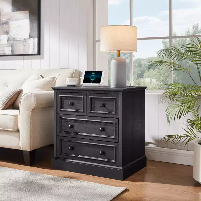 Table de chevet avec 4 tiroirs de rangement, 26 po de largeur, avec station de recharge, tables d'appoint en bois pour chambre, salon