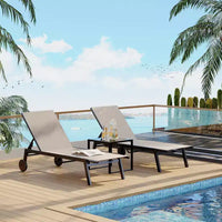 Ensemble salon de jardin 3 pièces avec table d'appoint - chaises longues réglables à roulettes pour piscine, terrasse et jardin