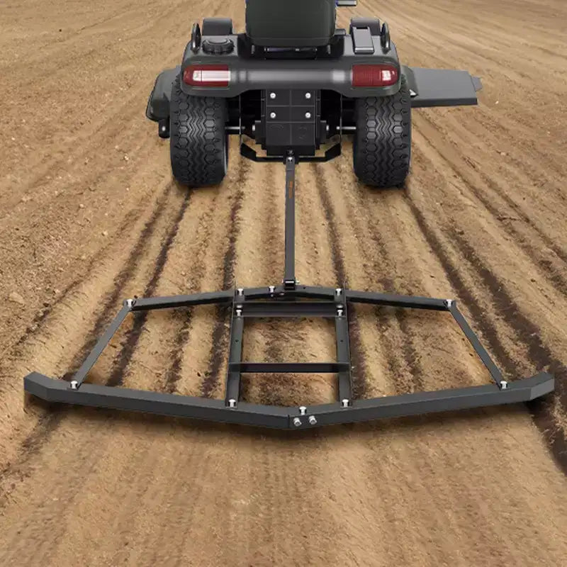 Herse de décompactage robuste en acier pour allée, 66 pouces de largeur, barres réglables et attelage à goupille, supporte jusqu'à 22,7 kg, pour VTT/UTV/tracteur de pelouse