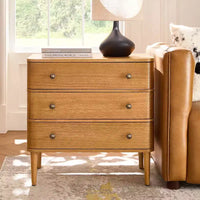 Table d'appoint Noah Modern 26W à 3 tiroirs avec pieds en bois massif et prise intégrée|ART OF LIVING DESIGNS-CHÊNE