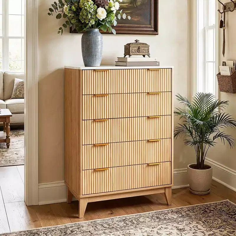 Commode cannelée moderne 5 tiroirs pour chambre, tour de rangement verticale à poignées dorées, commode étroite pour petit espace