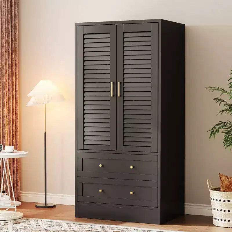 Armoire-penderie à persiennes GustoWave 65 po, penderie en bois avec 2 portes et 2 tiroirs, tringle de rangement pour chambre
