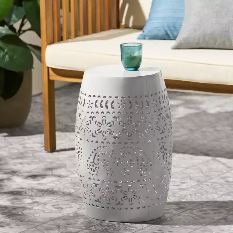 Table d'appoint en metal d'extérieur et d'interieur avec design ajoure en dentelle, table d'appoint tonneau pour patio, jardin et salon, sans montage requis - Panipeachy