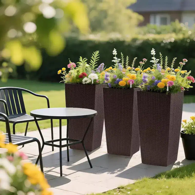 Jardinière à arrosage automatique brune 30 po de haut pour usage extérieur/interieur, grand pot de fleurs en faux rotin avec moniteur d'eau et seau interieur