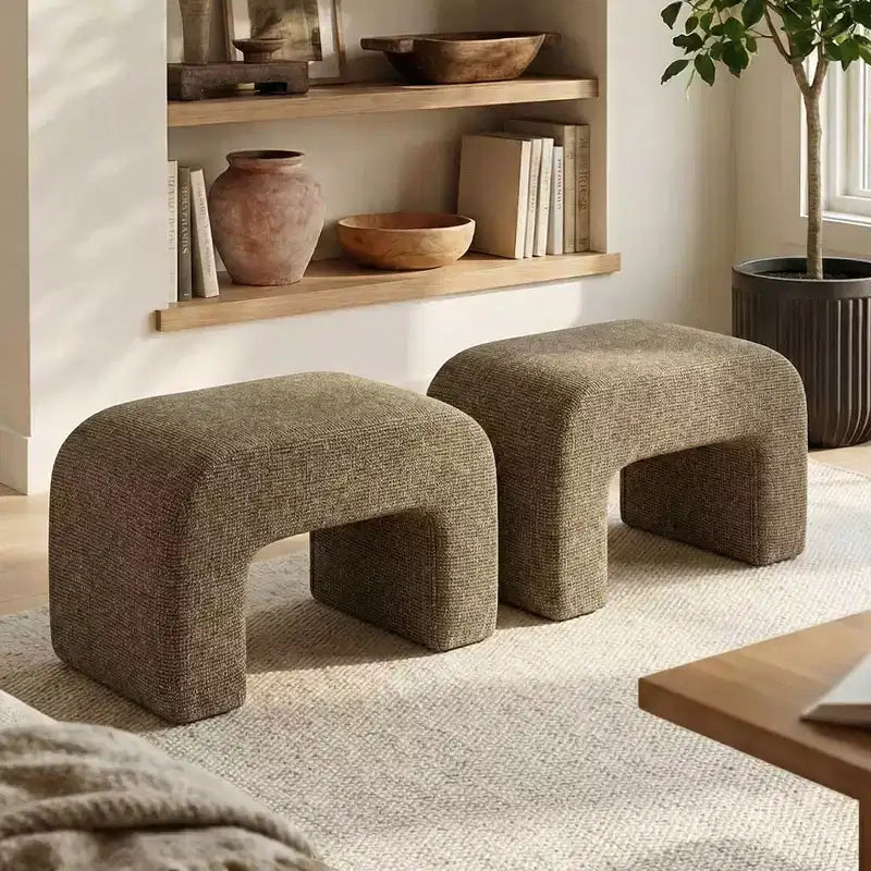 Banc rembourré moderne 29, assise d'appoint moelleuse pour petits espaces, repose-pieds ou tabouret de coiffeuse, assise moderne pour salon - Panipeachy