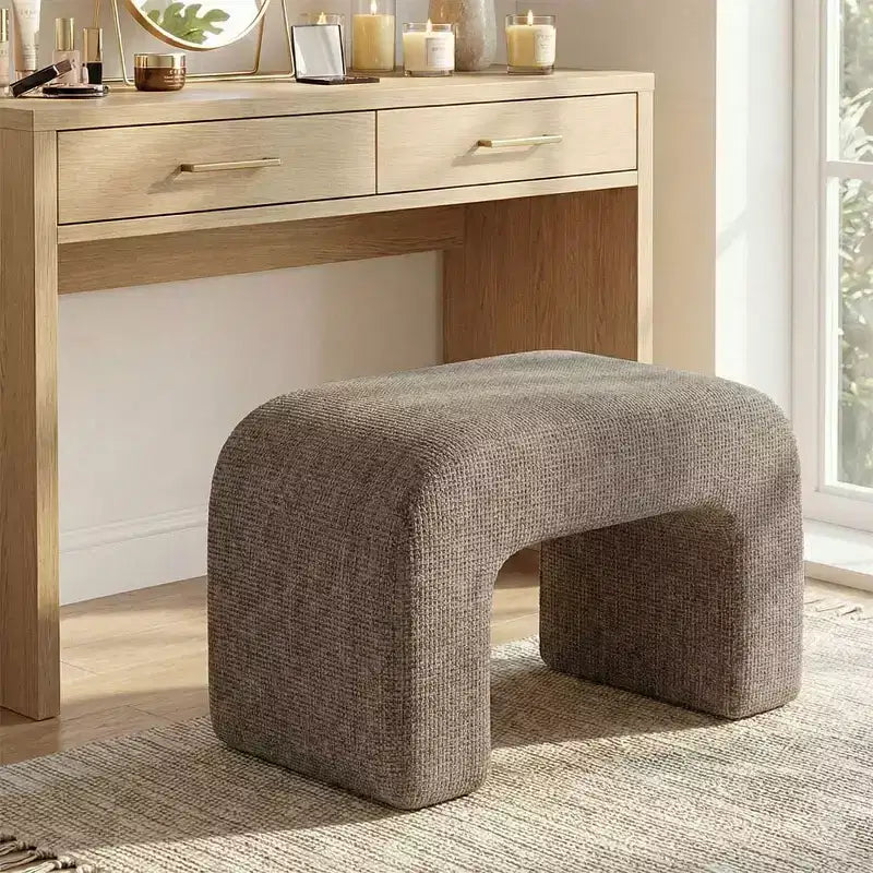 Banc rembourré moderne 29, assise d'appoint moelleuse pour petits espaces, repose-pieds ou tabouret de coiffeuse, assise moderne pour salon - Panipeachy