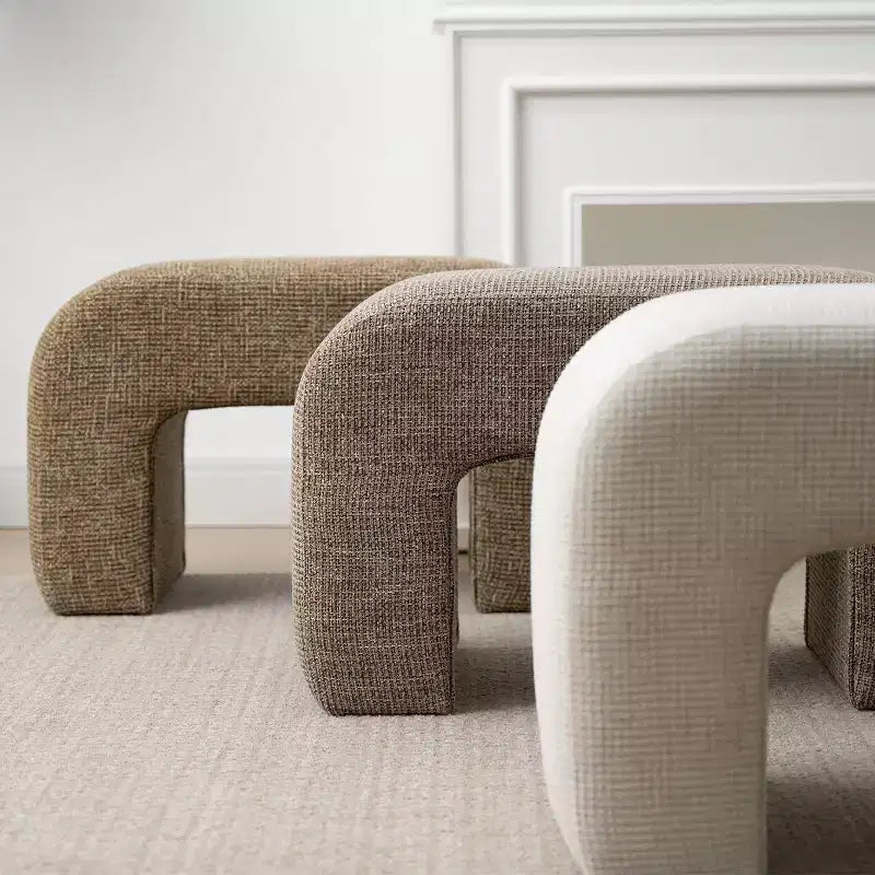 Banc rembourré moderne 29, assise d'appoint moelleuse pour petits espaces, repose-pieds ou tabouret de coiffeuse, assise moderne pour salon - Panipeachy