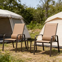 Ensemble bistro d'extérieur 3 pièces Gymax avec chaises empilables à dossier et appuie-tête réglables et table basse en verre trempé Noir/Marron
