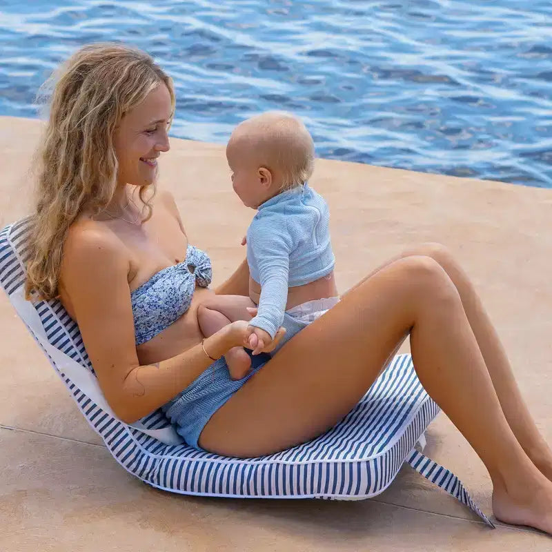 Sunnylife : Chaise pliante à emporter partout - Rayures Resort Bleu Marine, Chaise longue