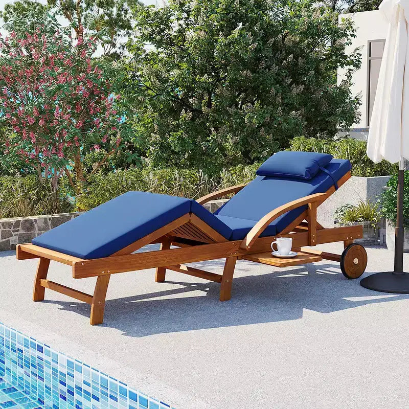 Whisen Chaise longue d'extérieur 77,5, chaise longue de patio, chaise longue de piscine avec cadre en bois d'acacia, dossier reglable, roues, retractable