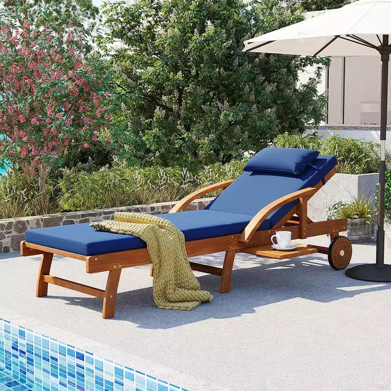 Whisen Chaise longue d'extérieur 77,5, chaise longue de patio, chaise longue de piscine avec cadre en bois d'acacia, dossier reglable, roues, retractable