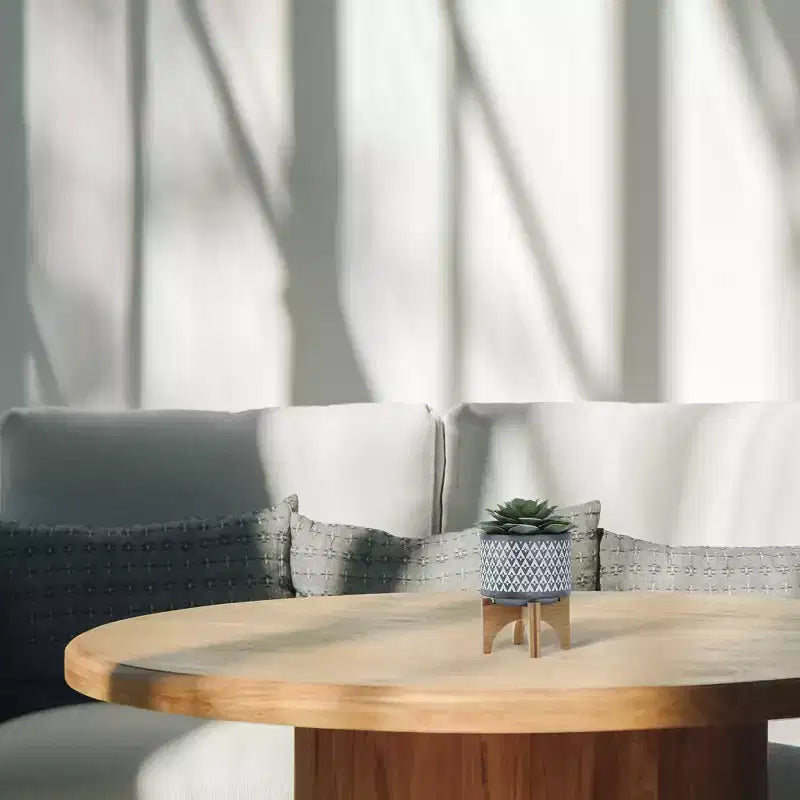 Jardinière en céramique à motif aztèque gris 5x5x6 sur support en bois, décoration de pot de fleurs intérieure et extérieure pour patio, balcon, porche, entrée, étagère de présentation
