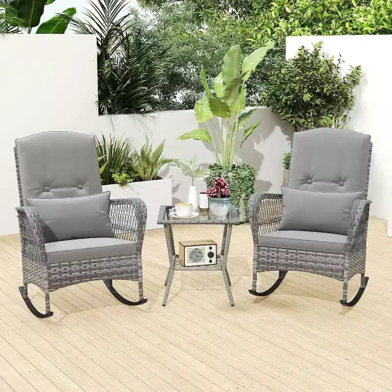 Ensemble bistro 3 pièces de chaises berçantes d'extérieur en osier avec table en verre trempé, mobilier de conversation de patio en rotin avec coussins pour balcon