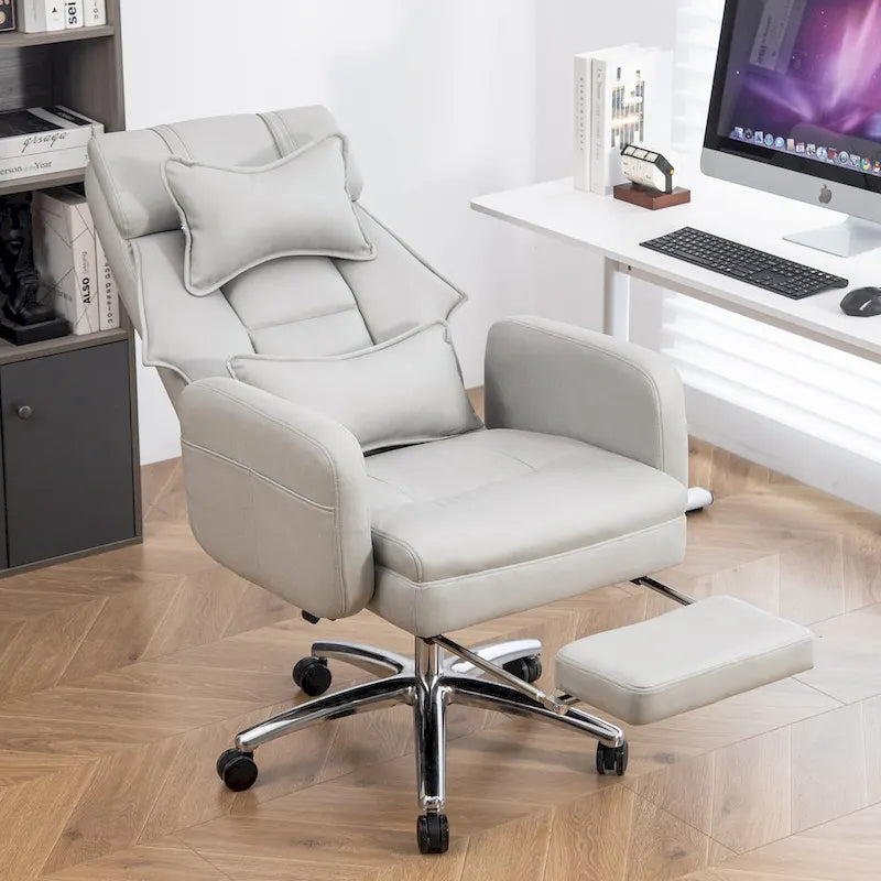 Fauteuil de bureau inclinable pivotant en cuir gris clair, support lombaire, repose-pieds