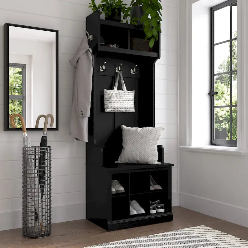Arbre de vestibule Woodland et petit banc à chaussures avec étagères de Bush Furniture