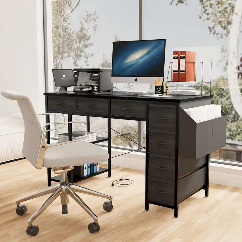 Bureau informatique moderne avec 7 tiroirs et station d'alimentation intégrée pour le gaming, les études ou le bureau à domicile