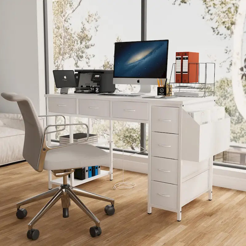 Bureau informatique moderne avec 7 tiroirs et station d'alimentation intégrée pour le gaming, les études ou le bureau à domicile