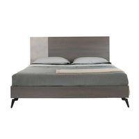 Lit plateforme Leen King Size, pieds en métal noir, tête de lit à panneaux gris