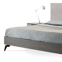 Lit plateforme Leen King Size, pieds en métal noir, tête de lit à panneaux gris