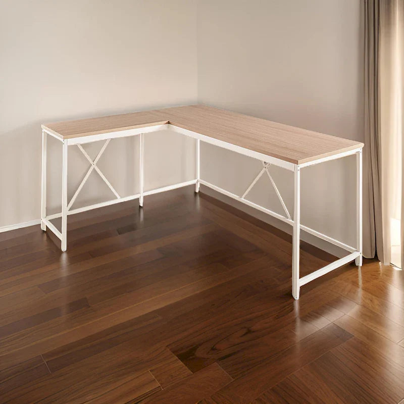 Bureau d'angle Posy, cadre métallique blanc en L, traverses en X, plateau en bois chêne brun