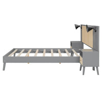 Lit plateforme Queen Size en bois massif avec tables de chevet intégrées et lampes de tête de lit