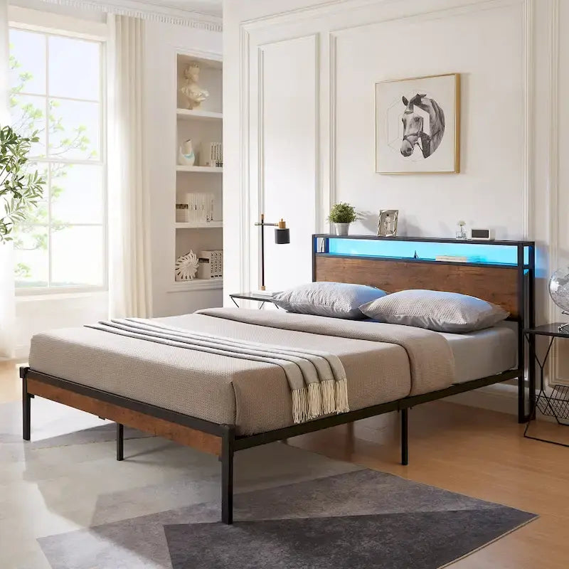 Lit plateforme moderne King Size en métal avec tête de lit en bois et lumières LED pour chambre à coucher