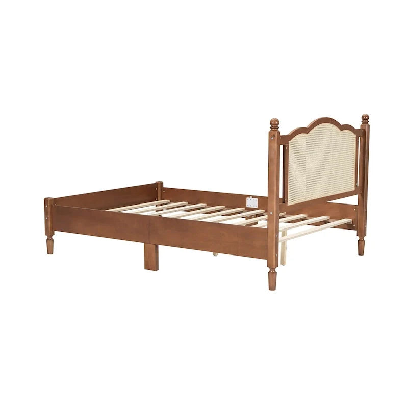 Lit double ancien en bois avec tête de lit en rotin
